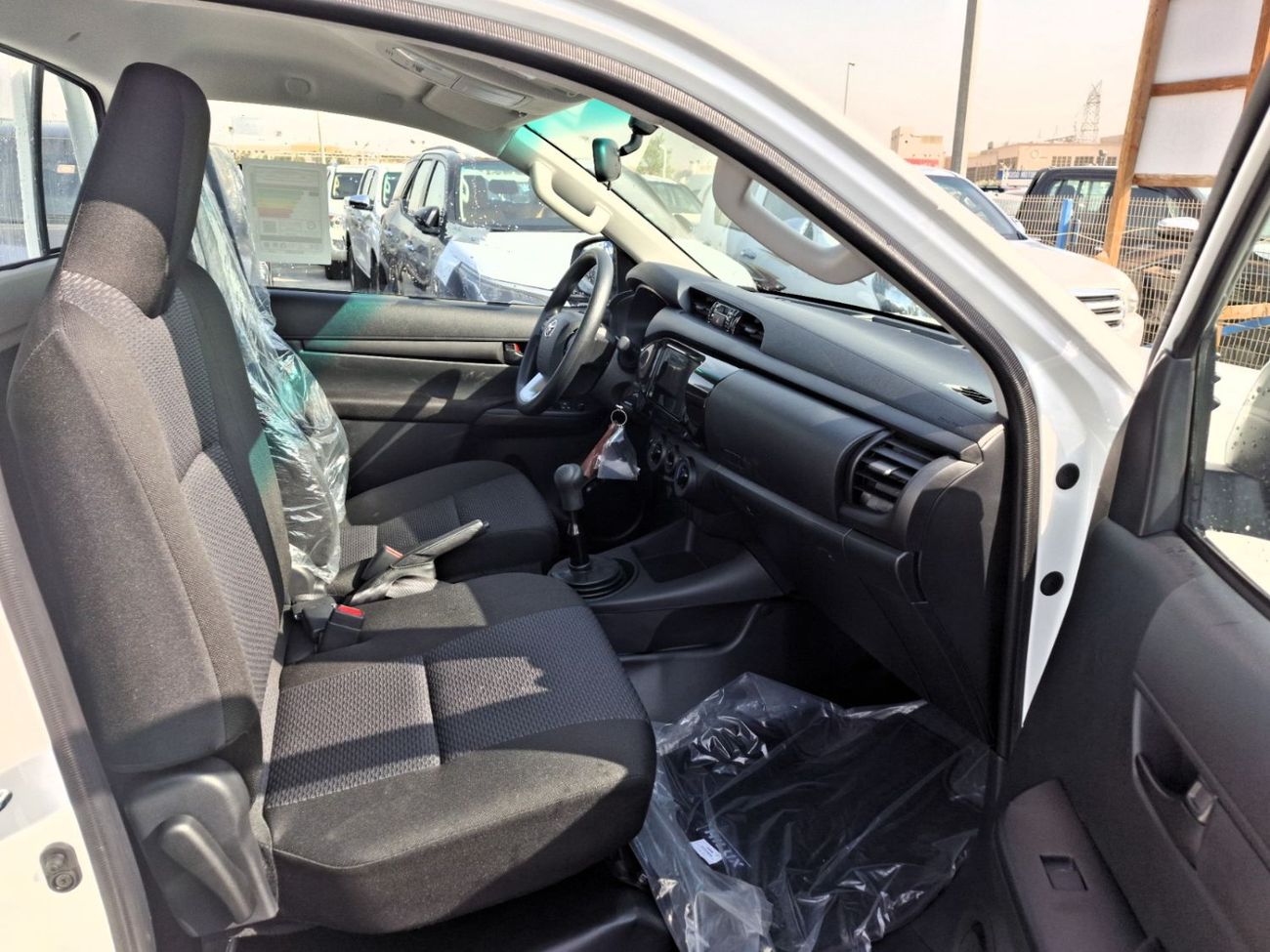 Toyota Hilux Toyota Hilux DLX 2.4L 2025 SC MT White Diesel