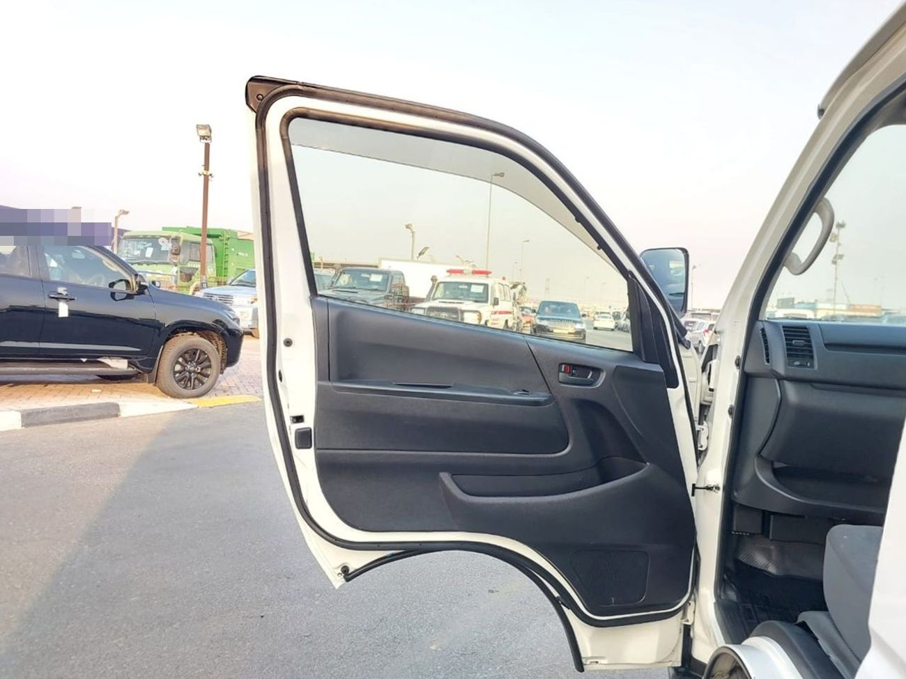 Toyota Hiace 2016 TOYOTA HIACE VAN RHD 3.0 L DIESEL AUTOMATIC (PM94354)