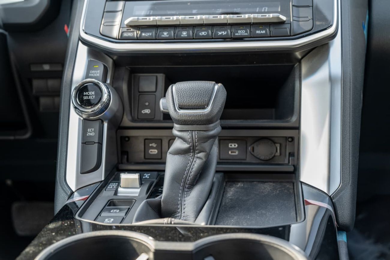 تويوتا لاند كروزر GXR1 3.5L TT Petrol 2025