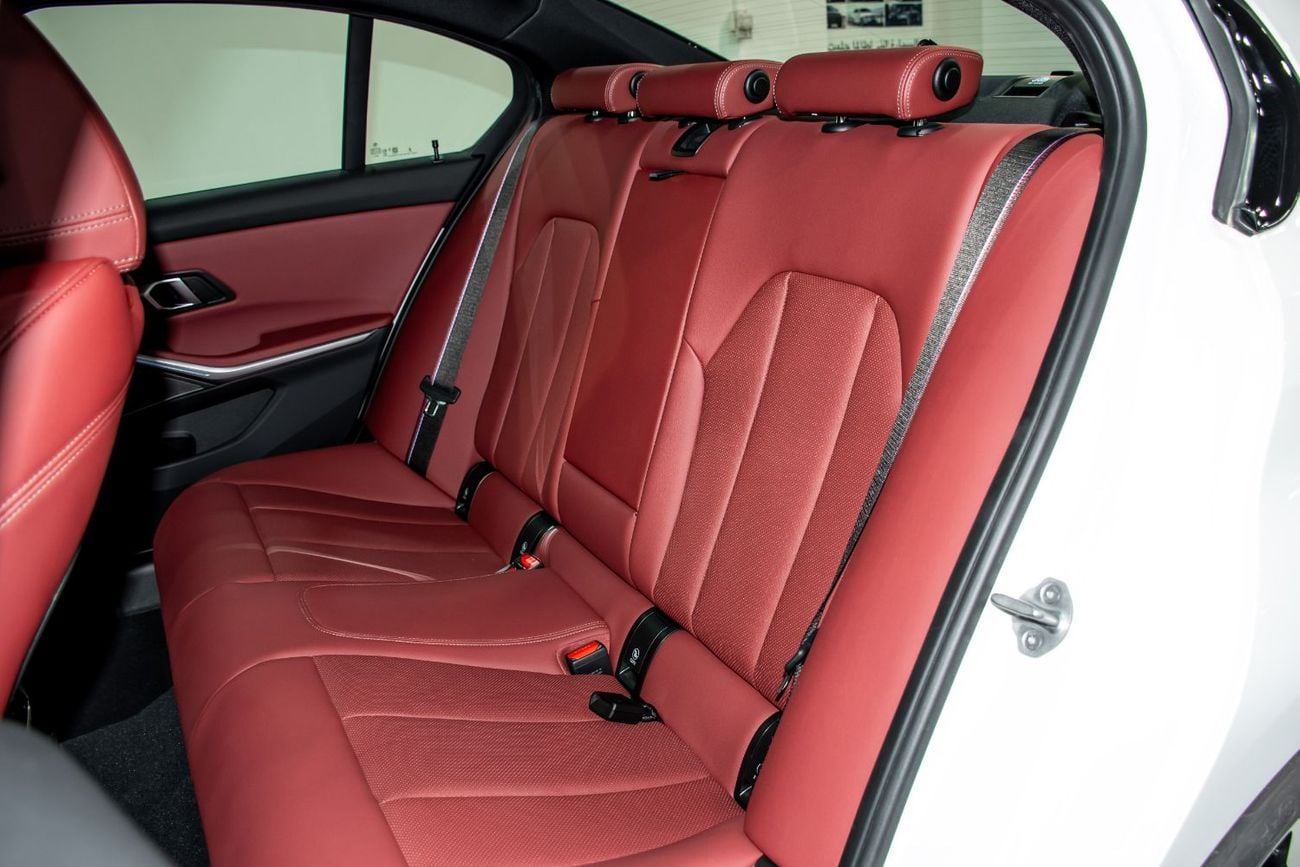BMW 330i LUXURY M SPORT