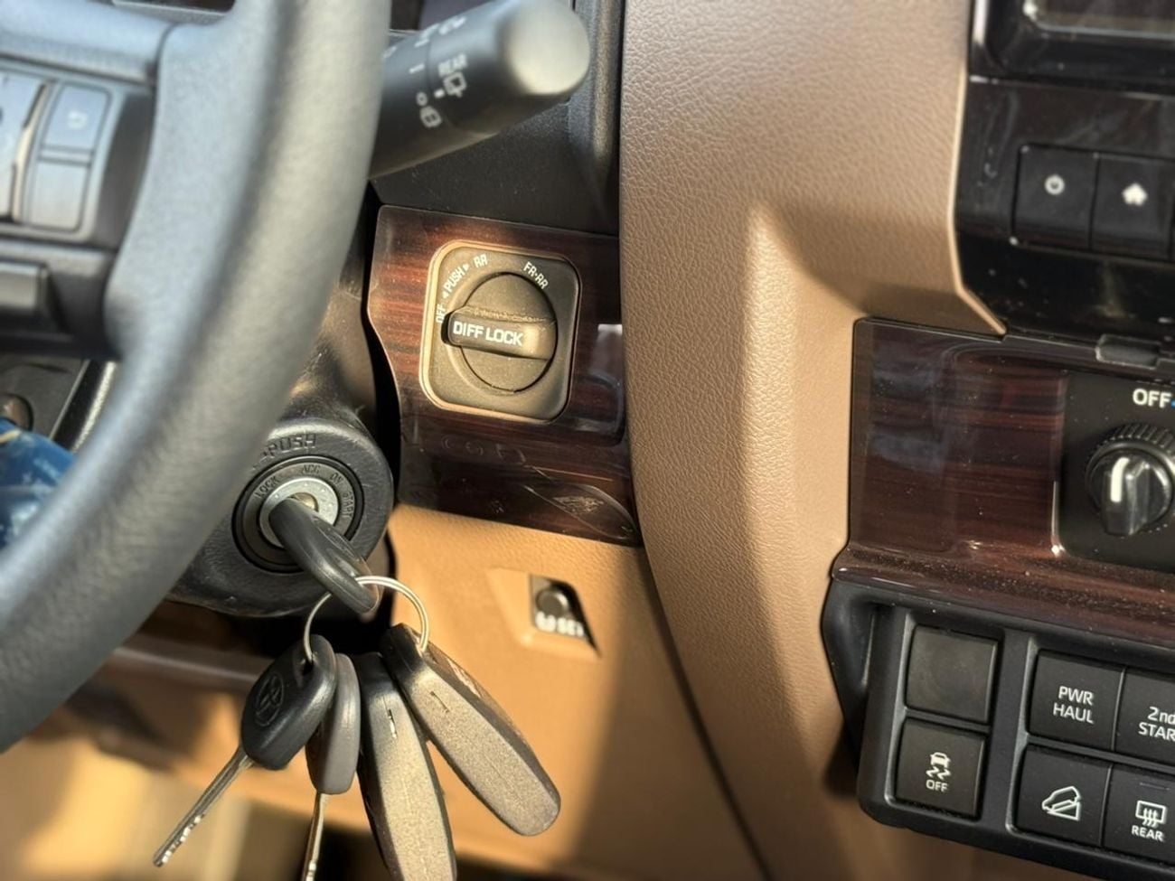 Toyota Land Cruiser 70 HT VXR 4.0L LC76 5 DOORS