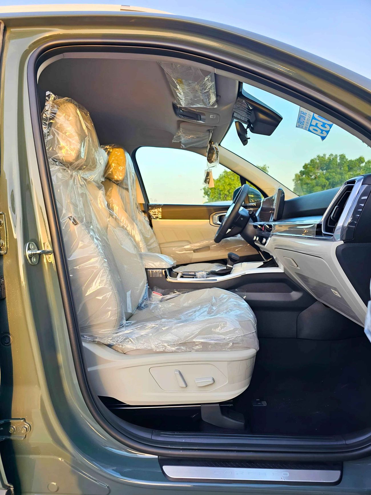 كيا سورينتو 2.5L V4 PETROL / 360* CAMERA  / POWER SEATS / 4WD (CODE # 69092)