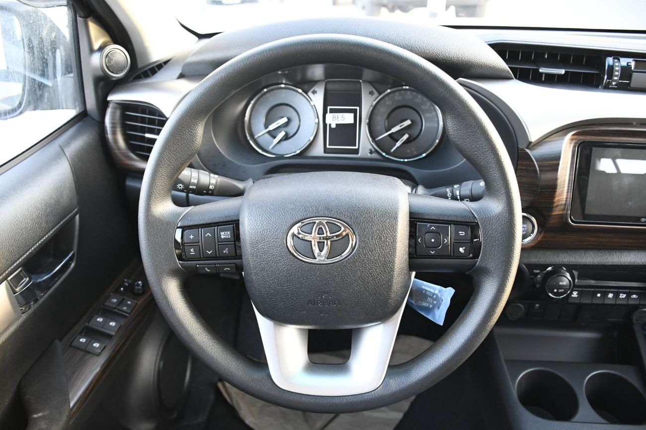 Toyota Hilux 2.7L V4 SR5 BSM Push Start full option ( Ready Stock )