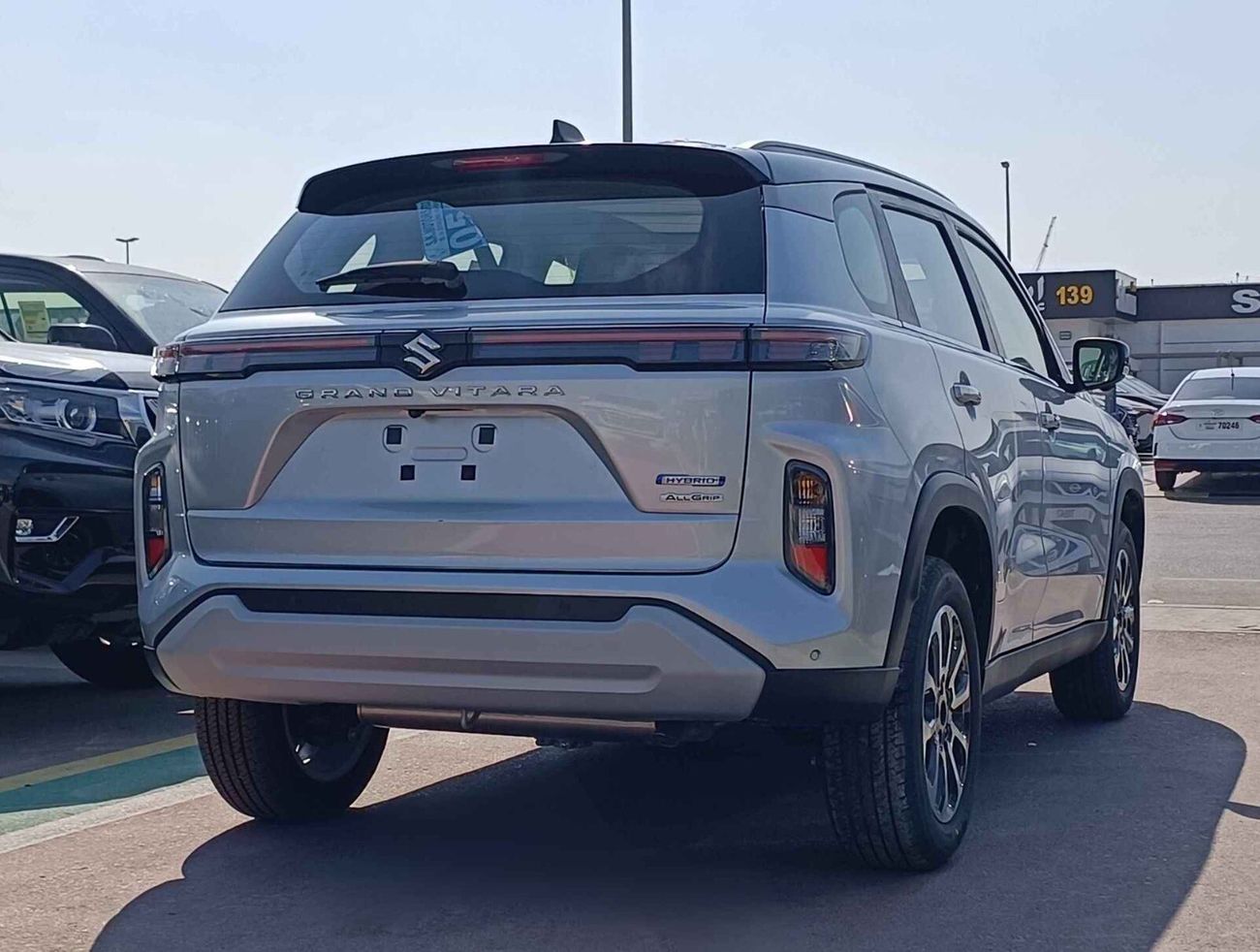 Suzuki Grand Vitara GLX / HYBRID / DOUBLE TONE / 1.5L V4 /  "9" DISPLAY / HEADUP DISPLAY / PANORAMIC (CODE # GVHB4X4F)