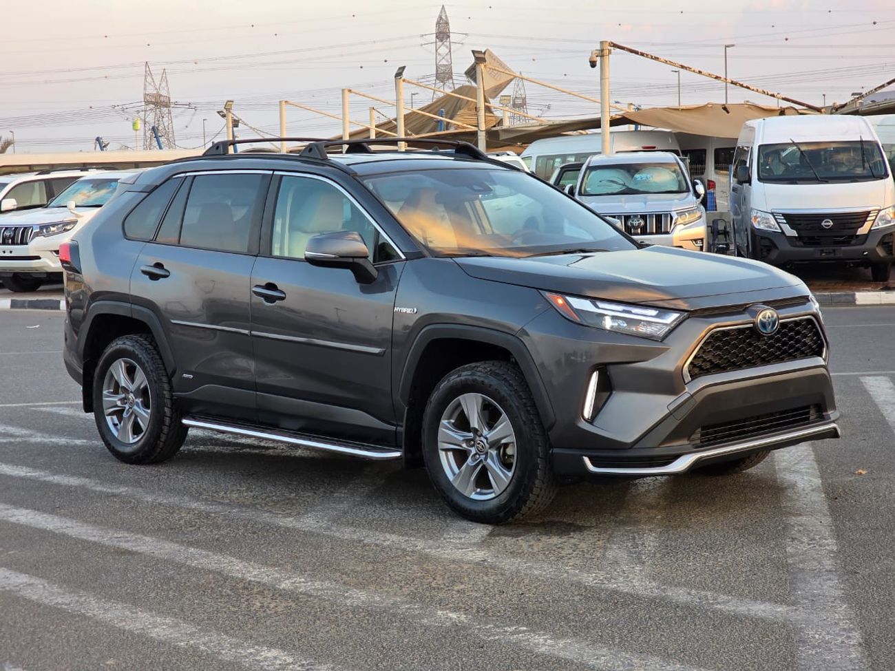 Toyota RAV4 2022 Model XLE hybrid engine Push , AWD and leather seats
