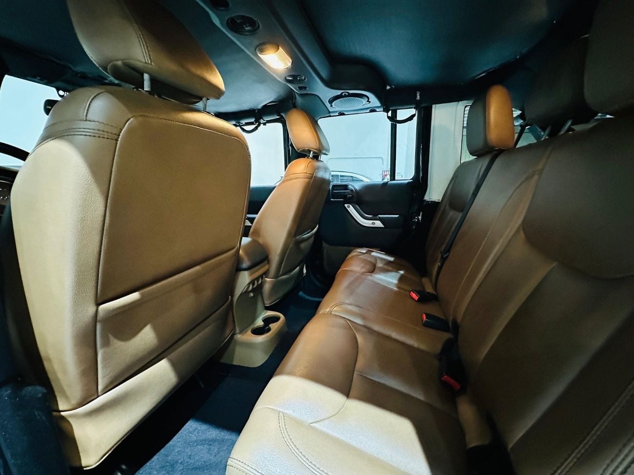 Jeep Wrangler Unlimited Sahara 3.6L A/T