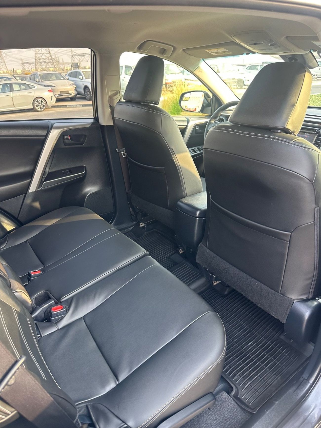 Toyota RAV4 2017 good condition leather seats