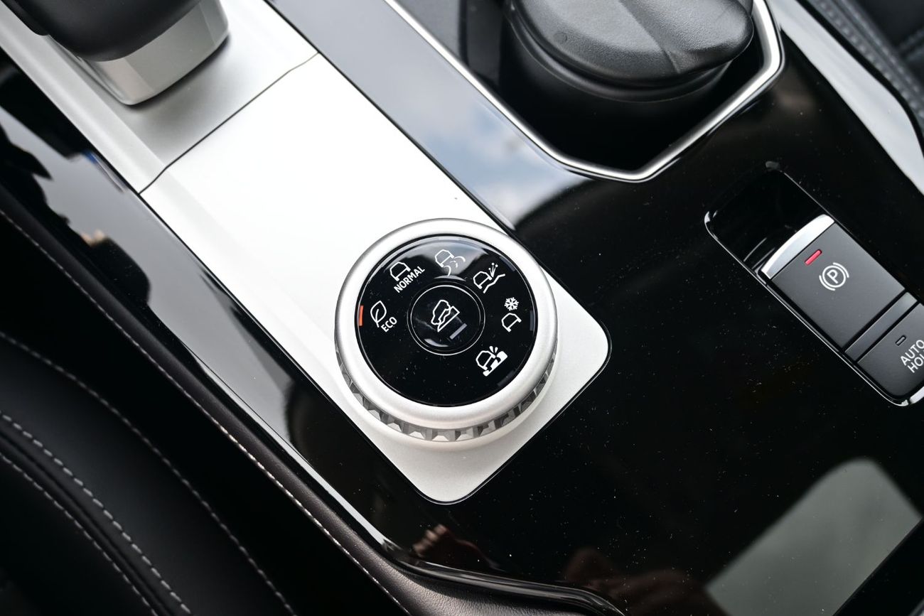 ميتسوبيشي آوتلاندر Mitsubishi Outlander Hi-Line 2.5L Petrol 4WD, Model 2026, Color White