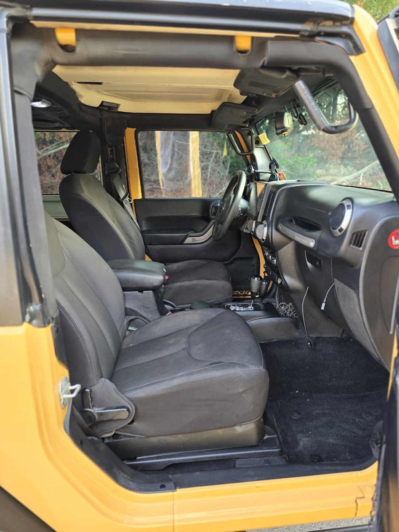 Jeep Wrangler Sport 3.6L A/T JEEP WRANGLER 2014 GCC // ORGINAL PAINT // PERFECT CONDITION // ACCIDENT FREE
