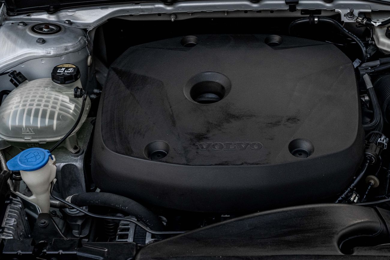 فولفو XC 40 XC40 T4 R-Design | 1,704 P.M | 0% Downpayment | Under Warranty