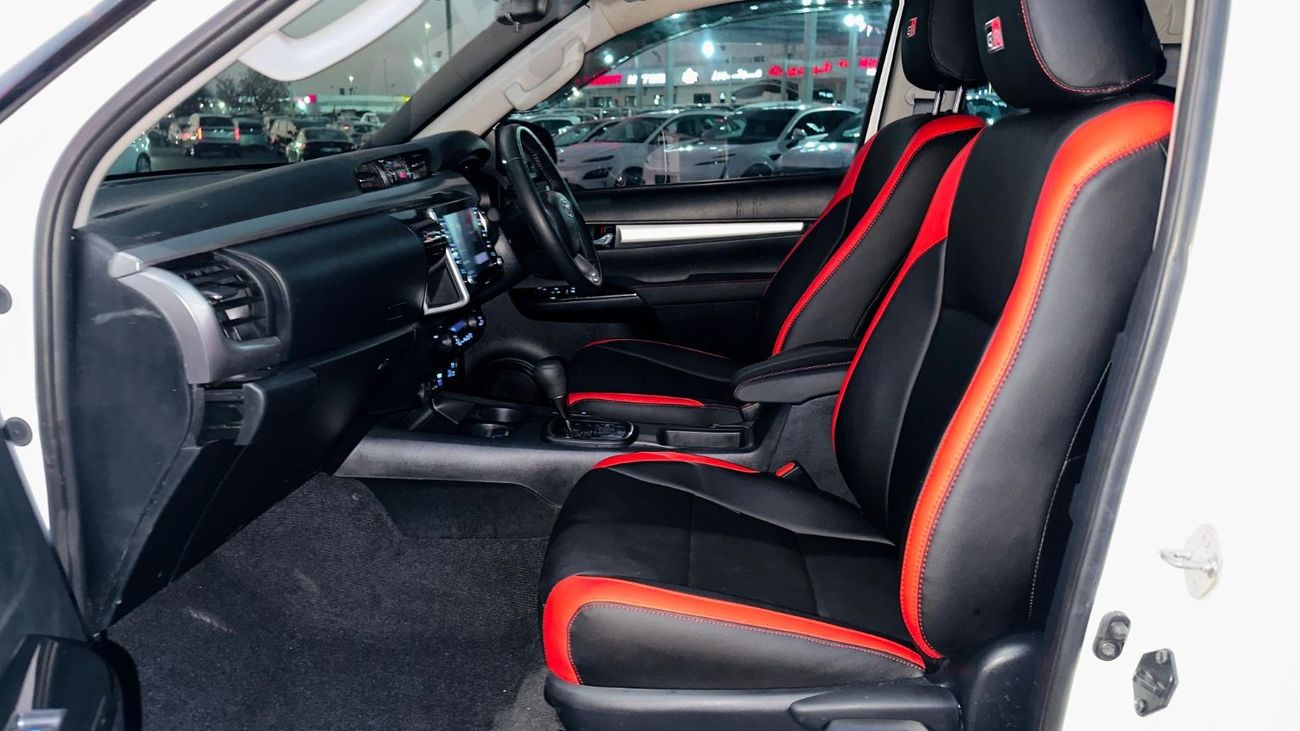 تويوتا هيلوكس SMART CAB | PREMIUM BULL BAR INSTALLED | RHD | 2023 | 2.8L DIESEL ENGINE | AUTOMATIC  | PUSH START E