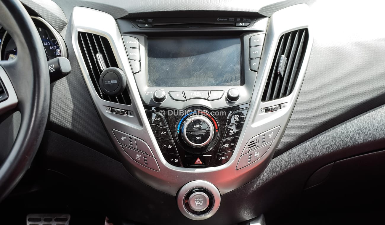 Hyundai Veloster 2015 Model Gulf specs Full options panorama roof DVD camera leather interiors