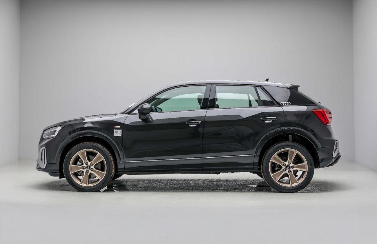 Audi Q2 Fashion 1.5L - Black Inside Black