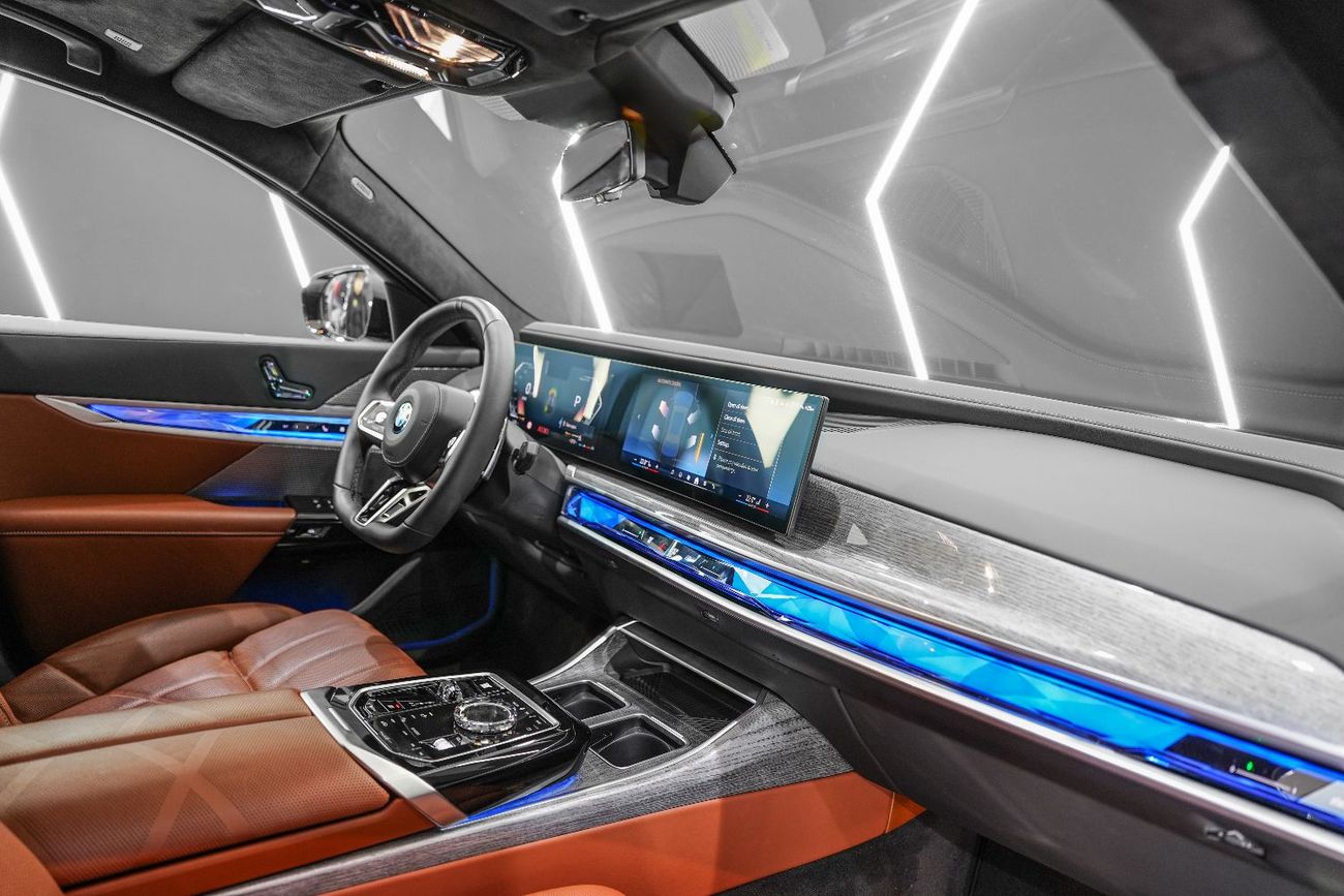 بي أم دبليو 735i M Sport Package, Executive Lounge, AGMC Warranty + Service!!