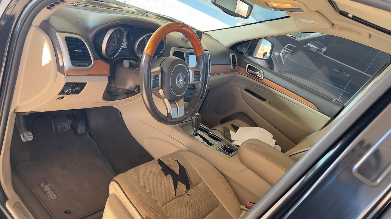 جيب جراند شيروكي Overland 5.7L (360 HP)