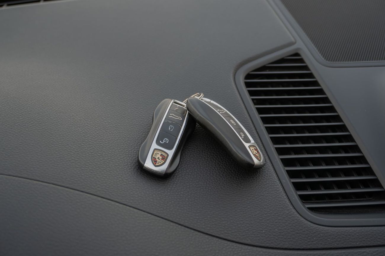 Porsche Cayenne E-Hybrid 3.0L (355 HP)