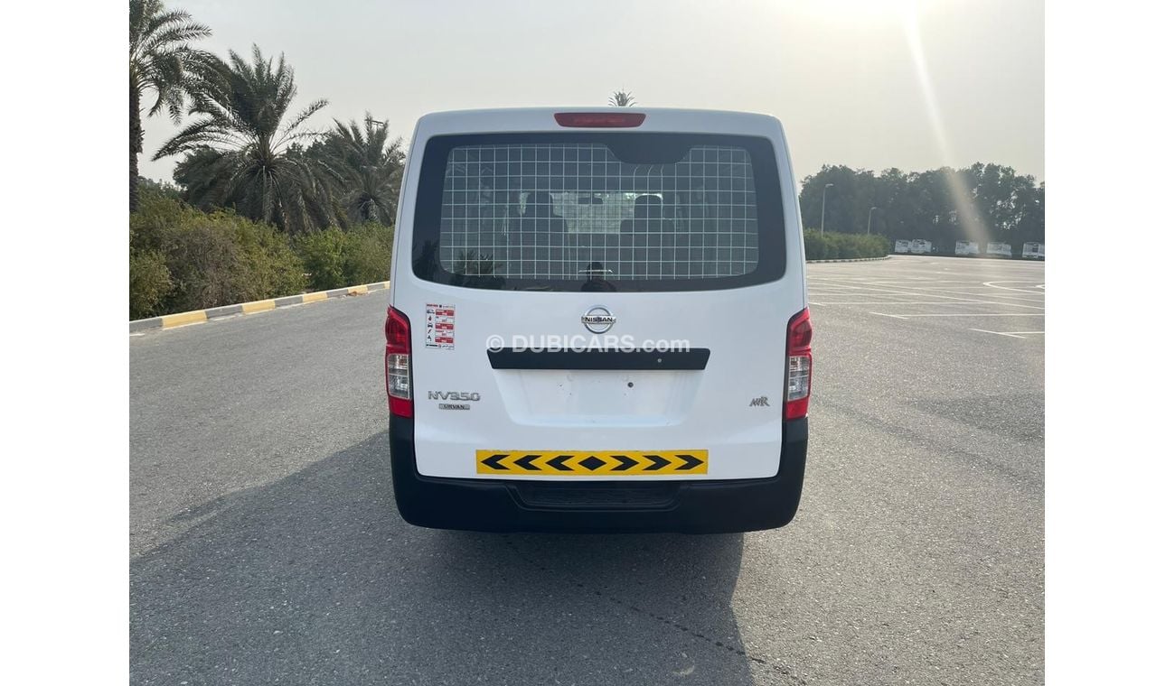 Nissan Urvan Panel Van Std NISSAN urvan 2018 GCC delvry van accident free