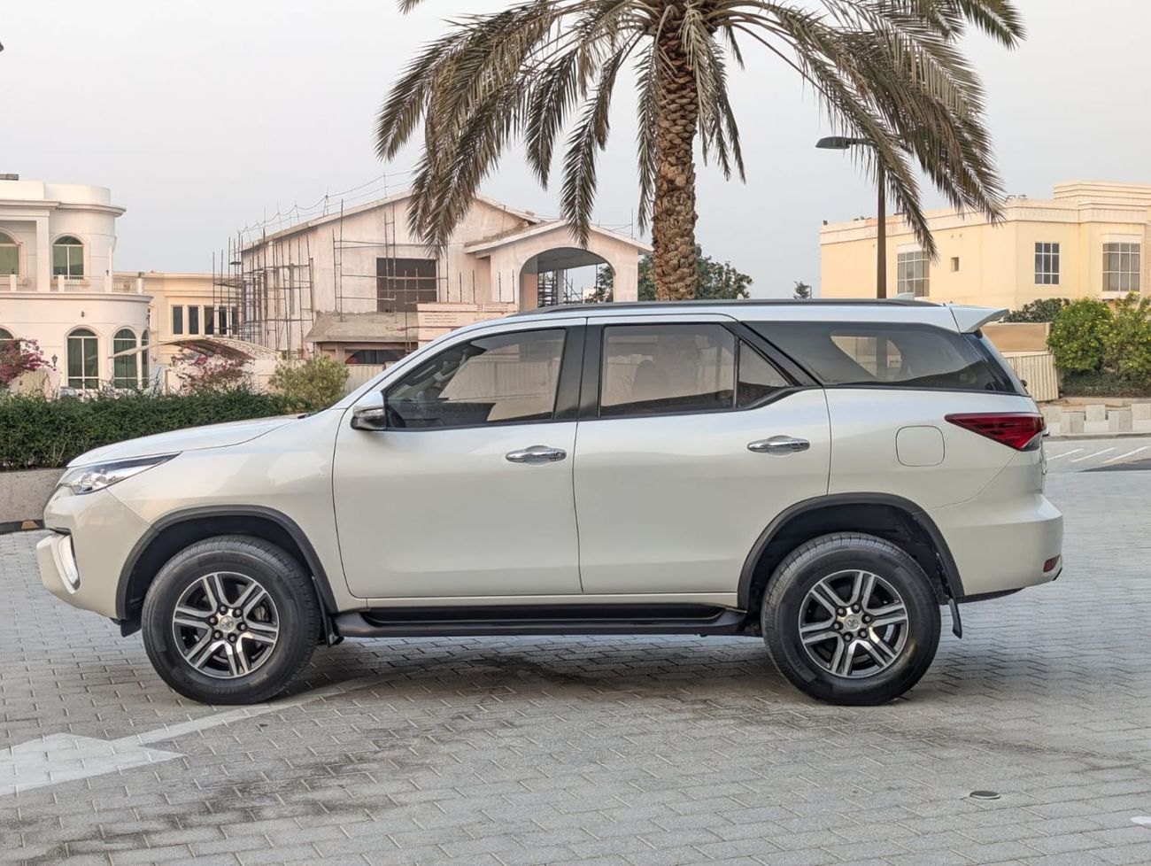 تويوتا فورتونر Toyota Fortuner 2016 LHD petrol engine 2.7 Gcc specs white