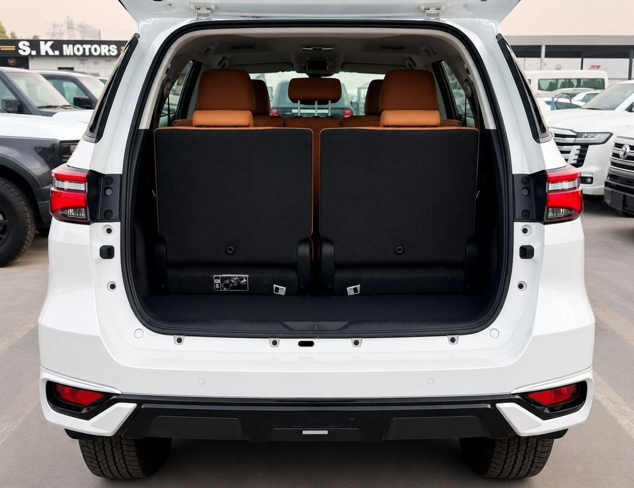 Toyota Fortuner SR5 || 2.8L DIESEL V4 4WD | RADAR | 360*CAMERA | AUTO AC (CODE # FD6FO)