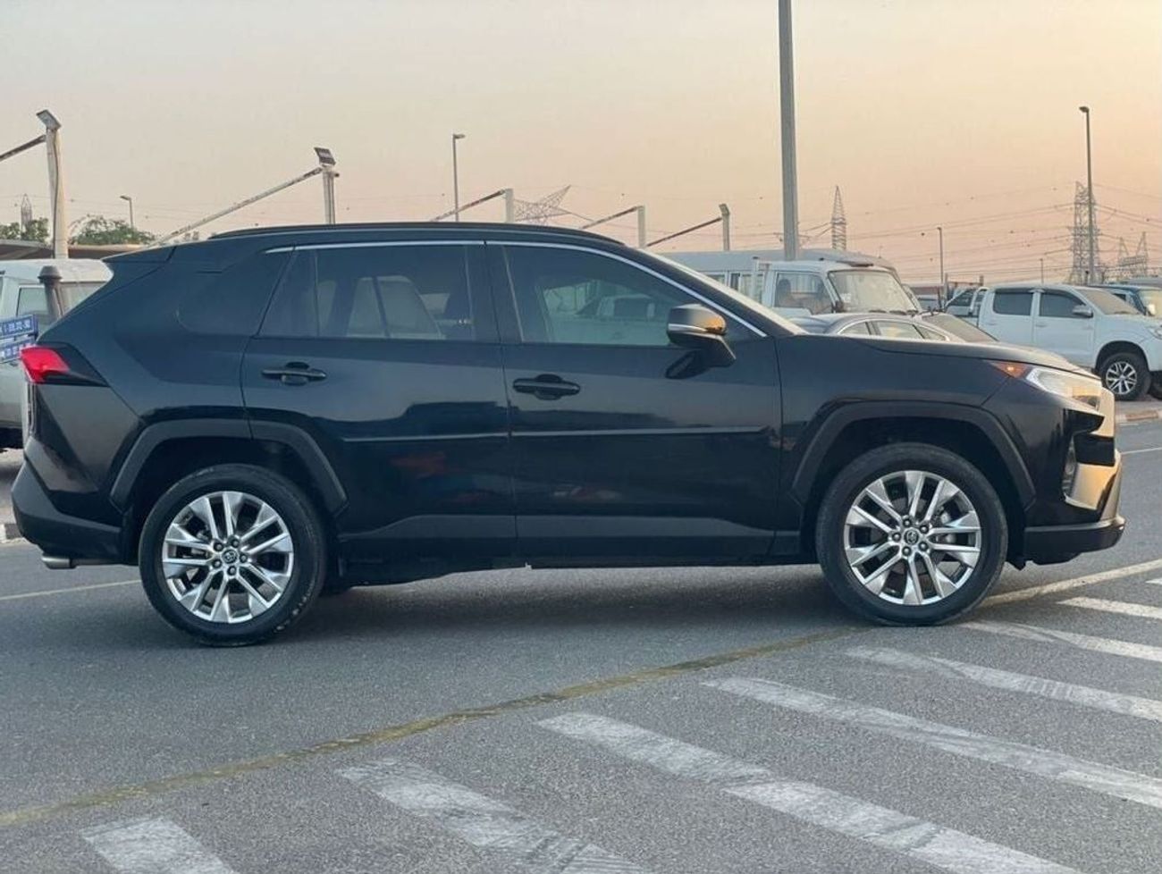 Toyota RAV4 2020 Toyota Rav4 XLE Premium+ 2.5L V4 Full Option With Radar Push Start & Electric Leather Seats - T