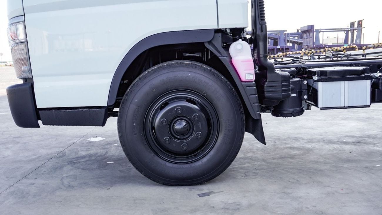 Mitsubishi Canter Van 4x2 4.2l 4CLY CHASSIS