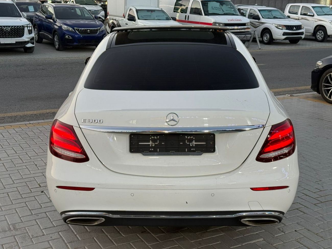 مرسيدس بنز E300 Premium + 2.0L