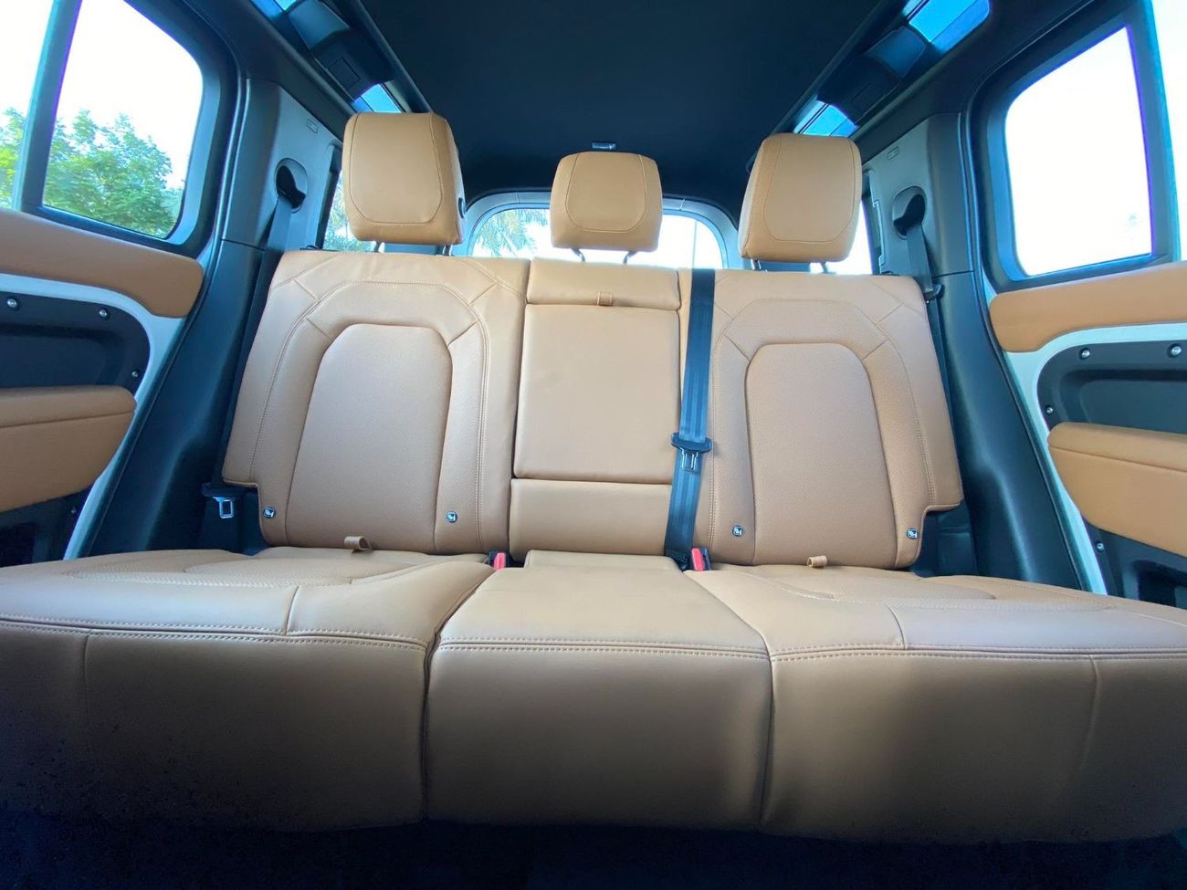 Land Rover Defender GCC SPEC UNDER WARRANTY AND SERVICE CONTRACT