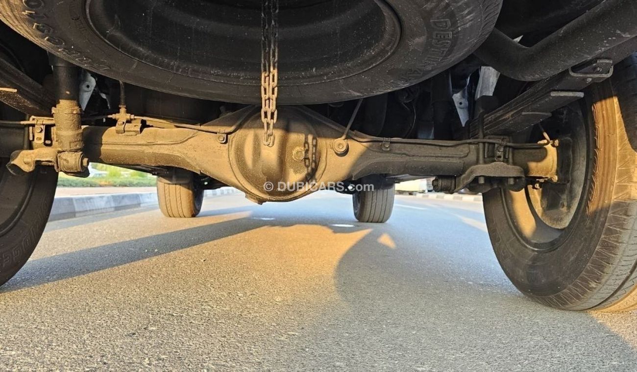 Toyota Hilux 2.5L DIESEL | MANUAL TRANSMISSION  LEFT-HAND-DRIVE | ALLOY WHEELS | LEATHER SEATS