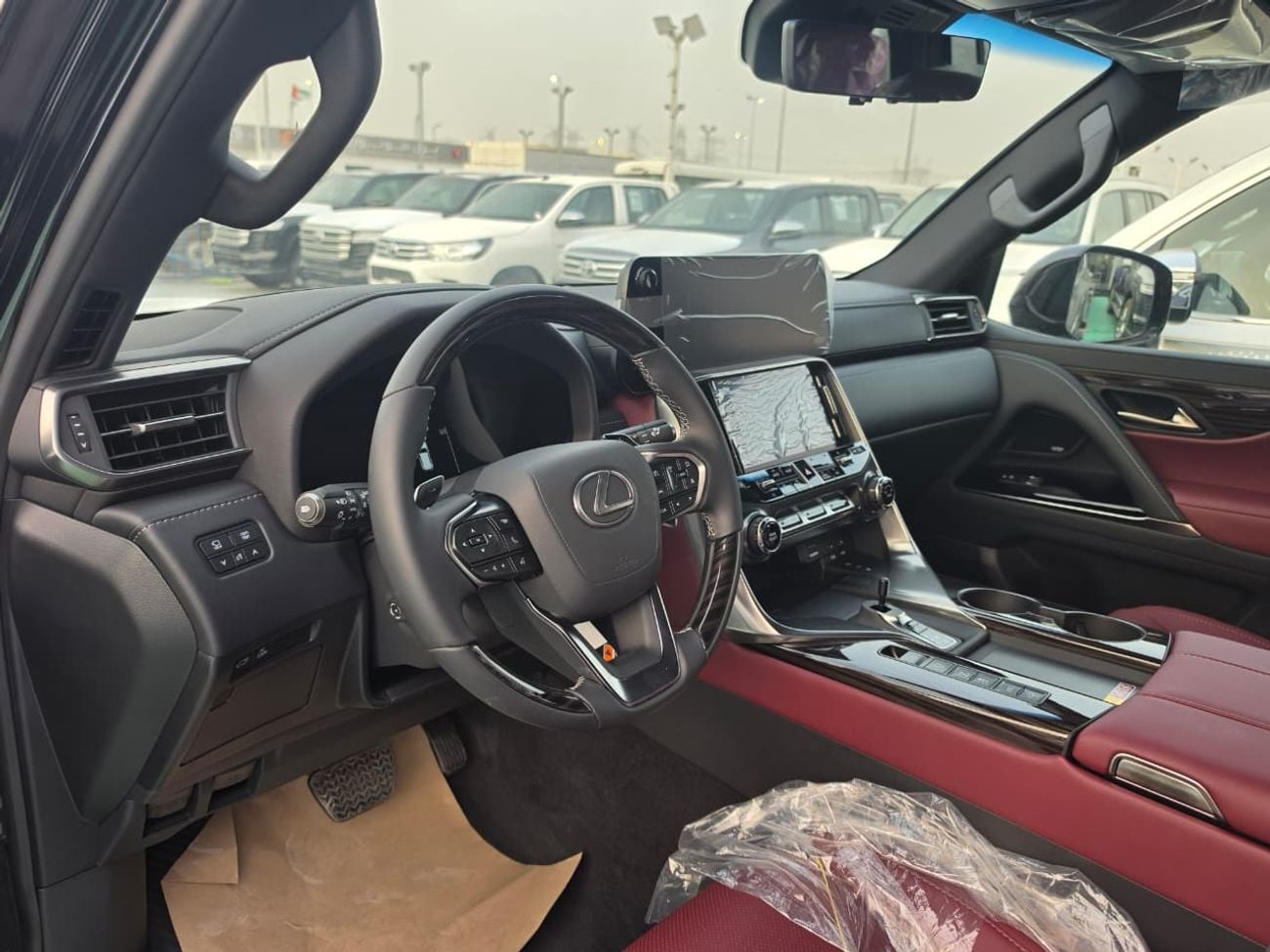 لكزس LX 700h Lexus LX 700h Signature 2026 – فل أوبشن | هايبرد | أسود خارجي | داخلية حمراء