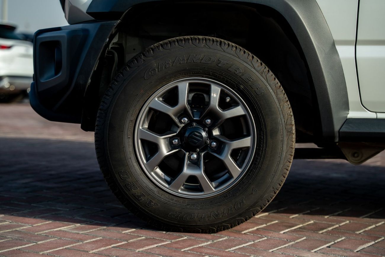 سوزوكي جيمني 1.5L GL (M/T)