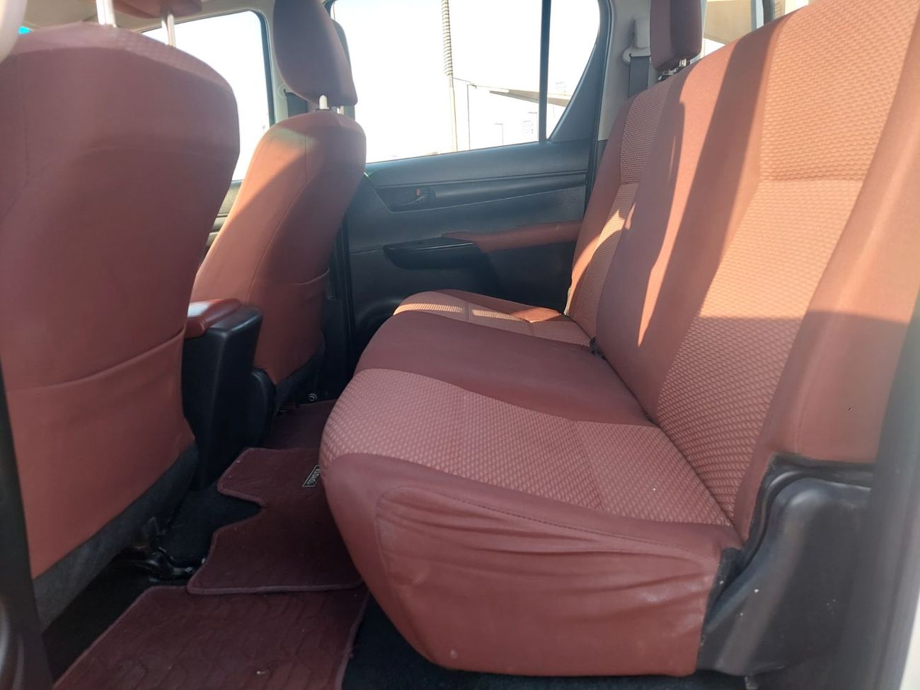 Toyota Hilux DC 2.4L 4WD DIESEL AUTOMATIC TRANSMISSION