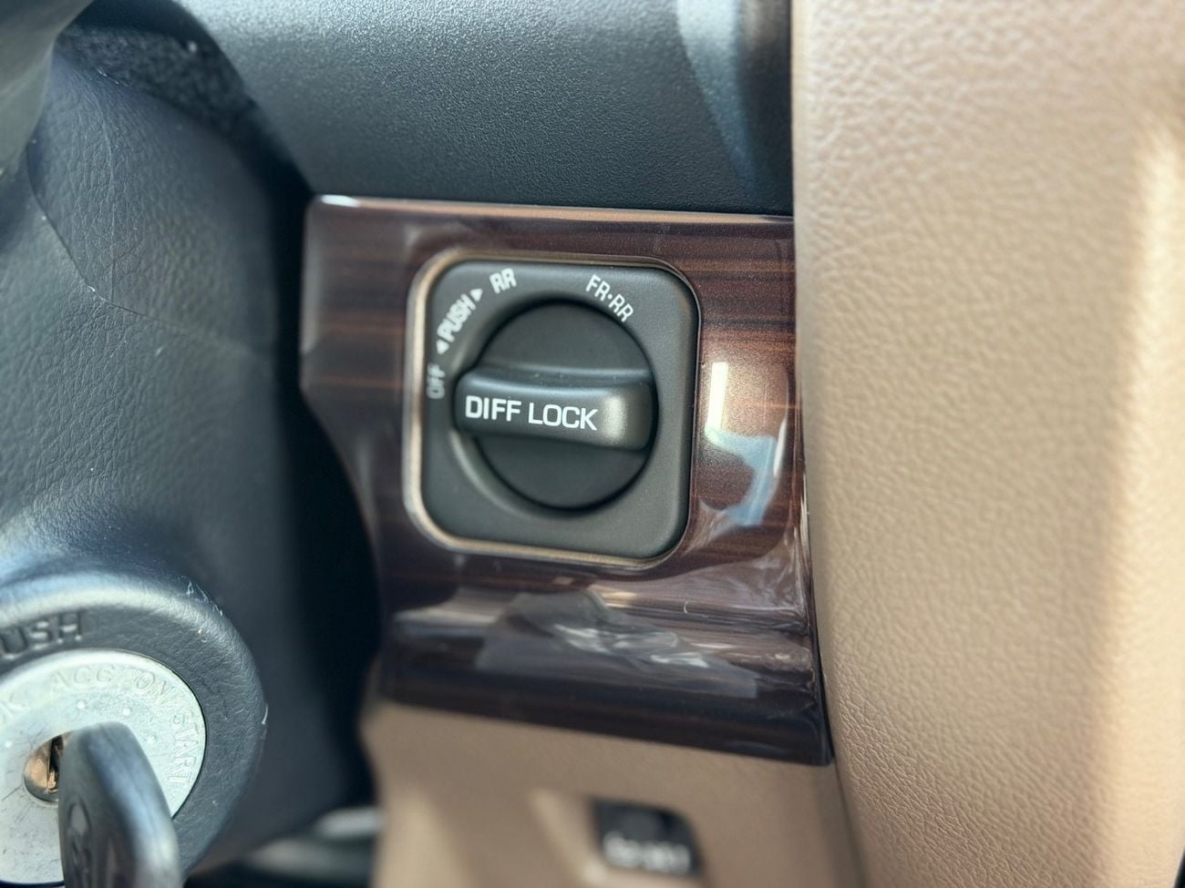 تويوتا لاند كروزر بيك آب Toyota Land Cruiser LC79 DC Full option Oman spec 2026