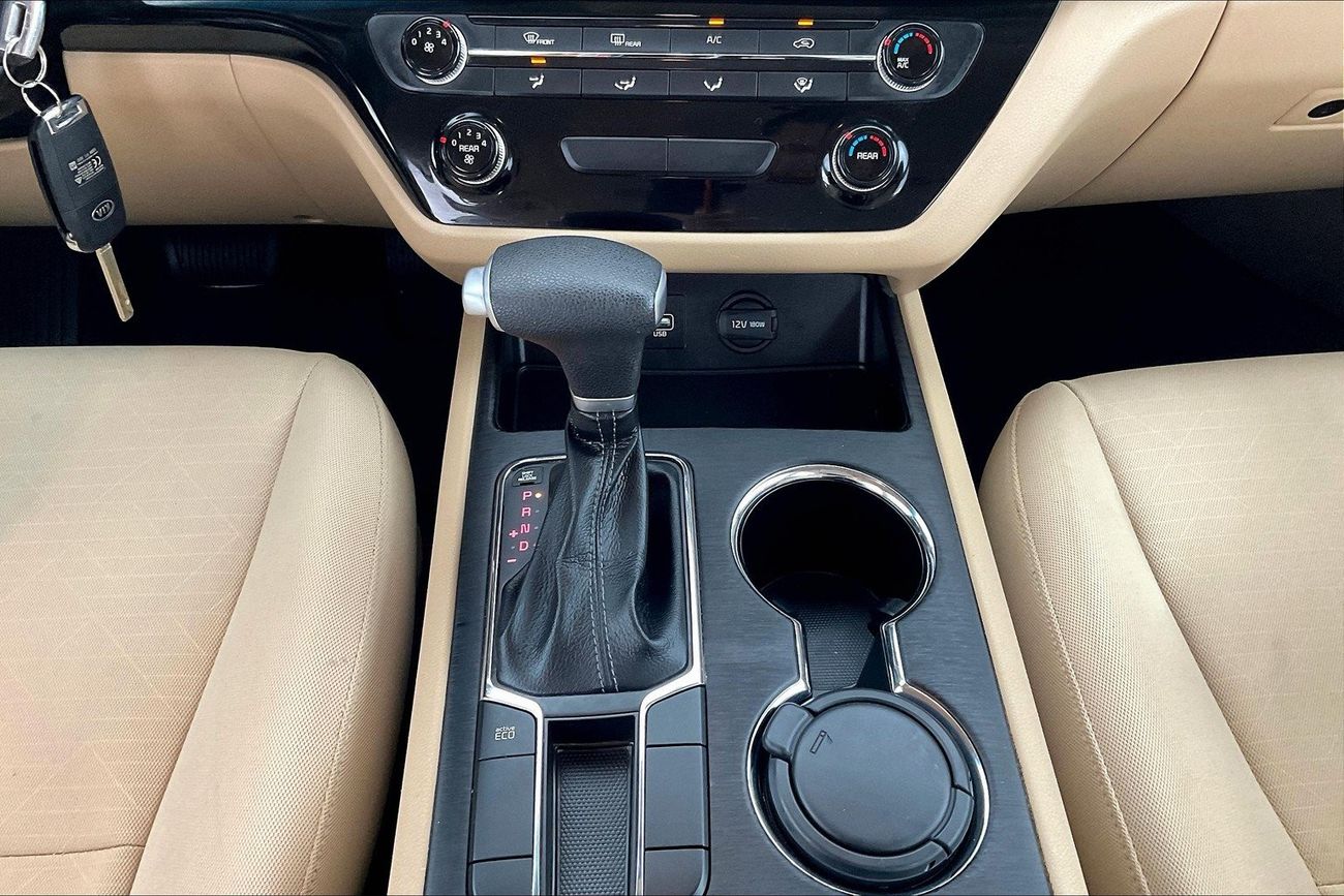 كيا كارنيفال LX