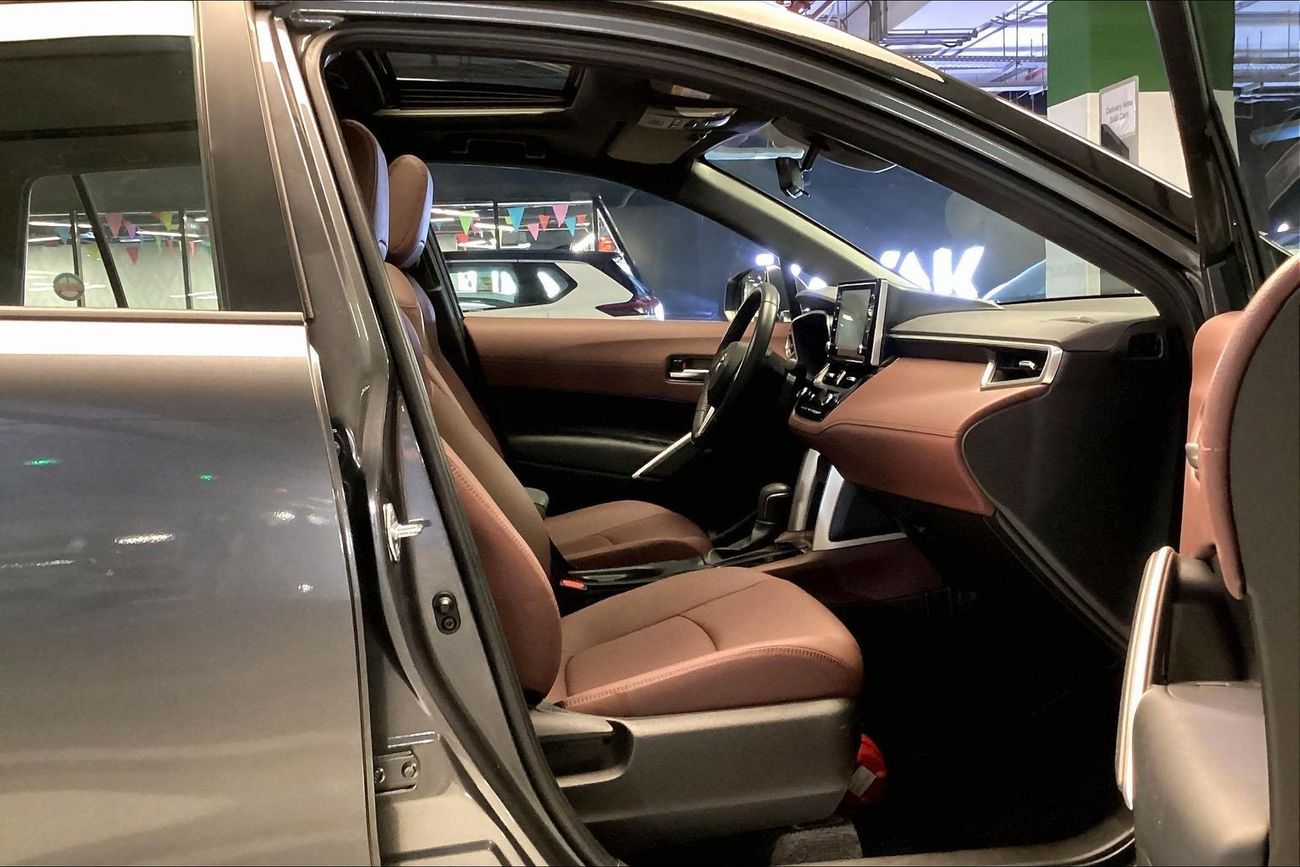 تويوتا كورولا كروس GLI | National Day Celebration | شامل الضمان | 0 ﺪﻔﻋﺓ ﺃﻮﻟﻯ