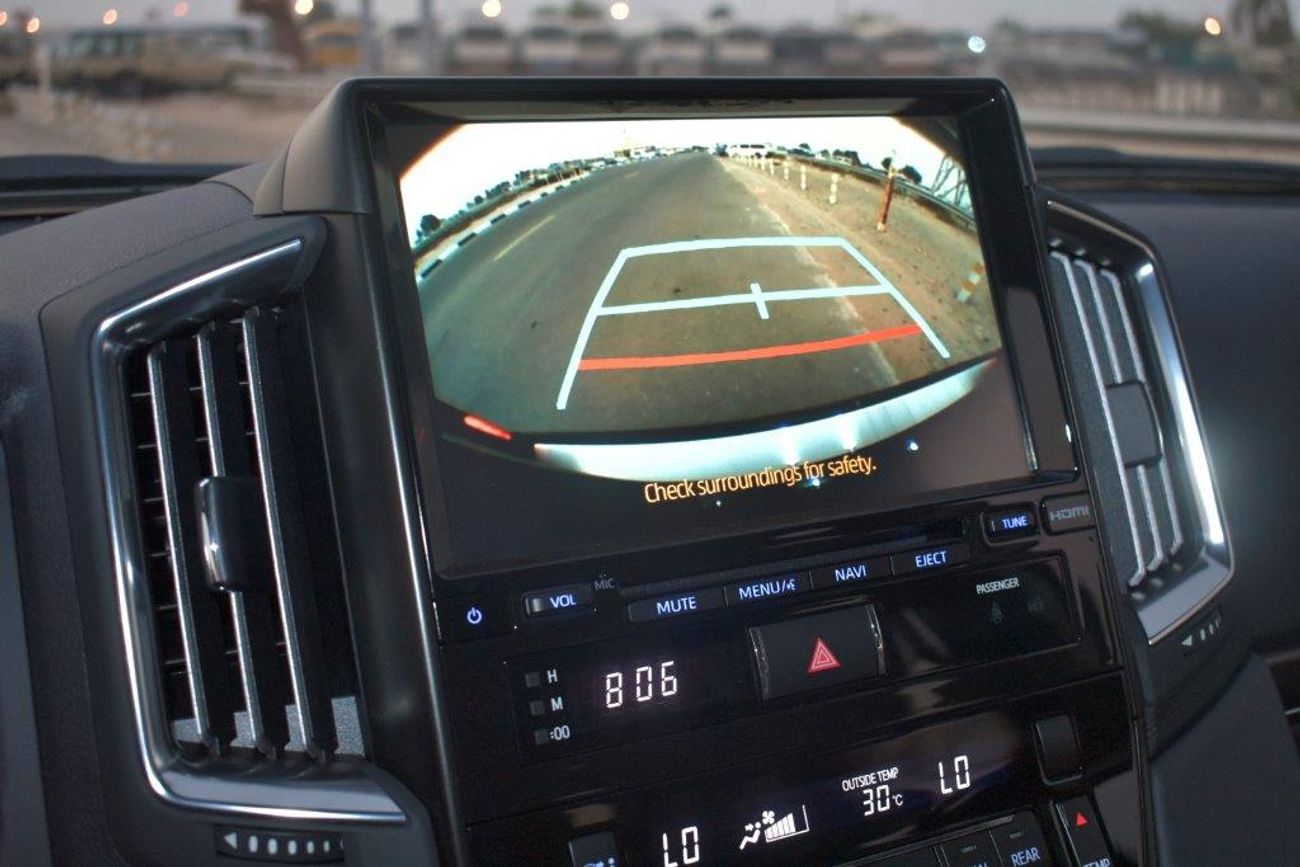 Toyota Land Cruiser 200 GXR V8 4.6L PETROL GRAND TOURING