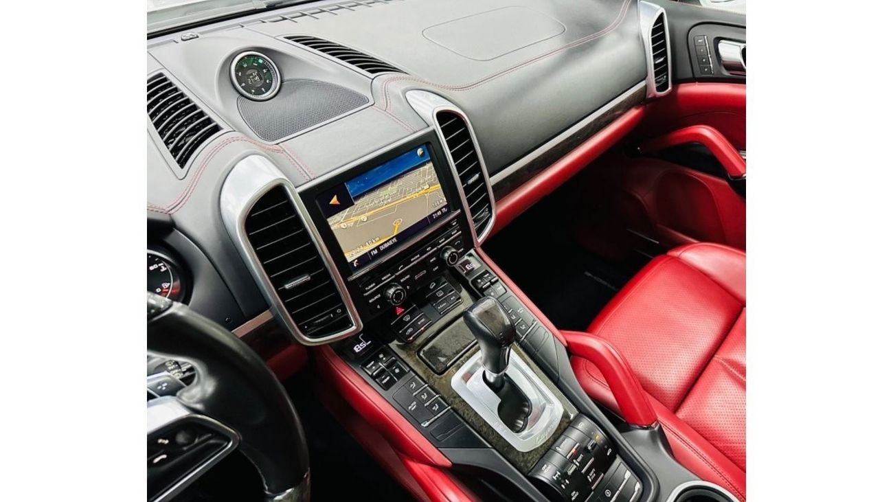 Porsche Cayenne GCC .. FSH .. Warranty … Original Paint .. Top Range