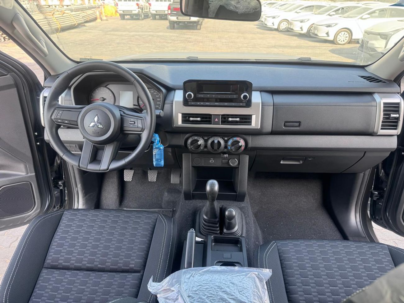 Mitsubishi L200 MITSUBISHI L200 Petrol Double Cabin 4WD 5MT 2.5L GLX - Basic Option _Grey