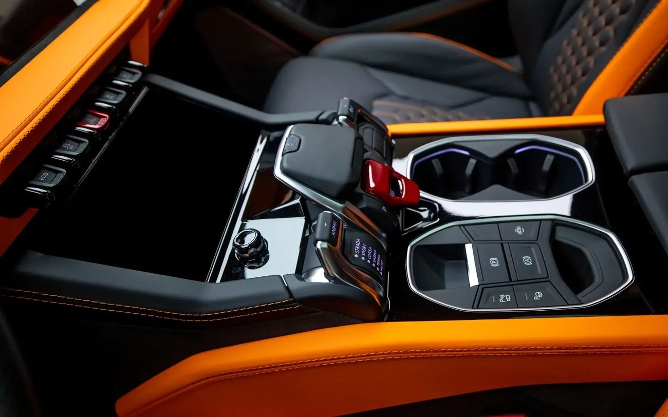 Lamborghini Urus SE - GCC Spec -With Dealer Warranty and Service Contract