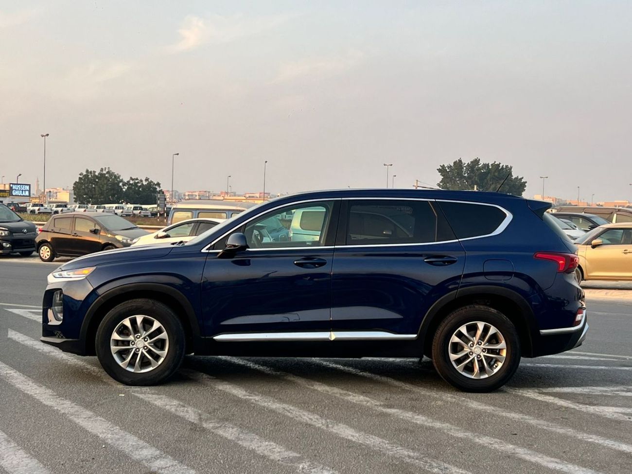 Hyundai Santa Fe 2019 Hyundai Santafe MiOption  2.0L V4 - Apple / Android Play -  AWD 4x4 - 89000 Mileage