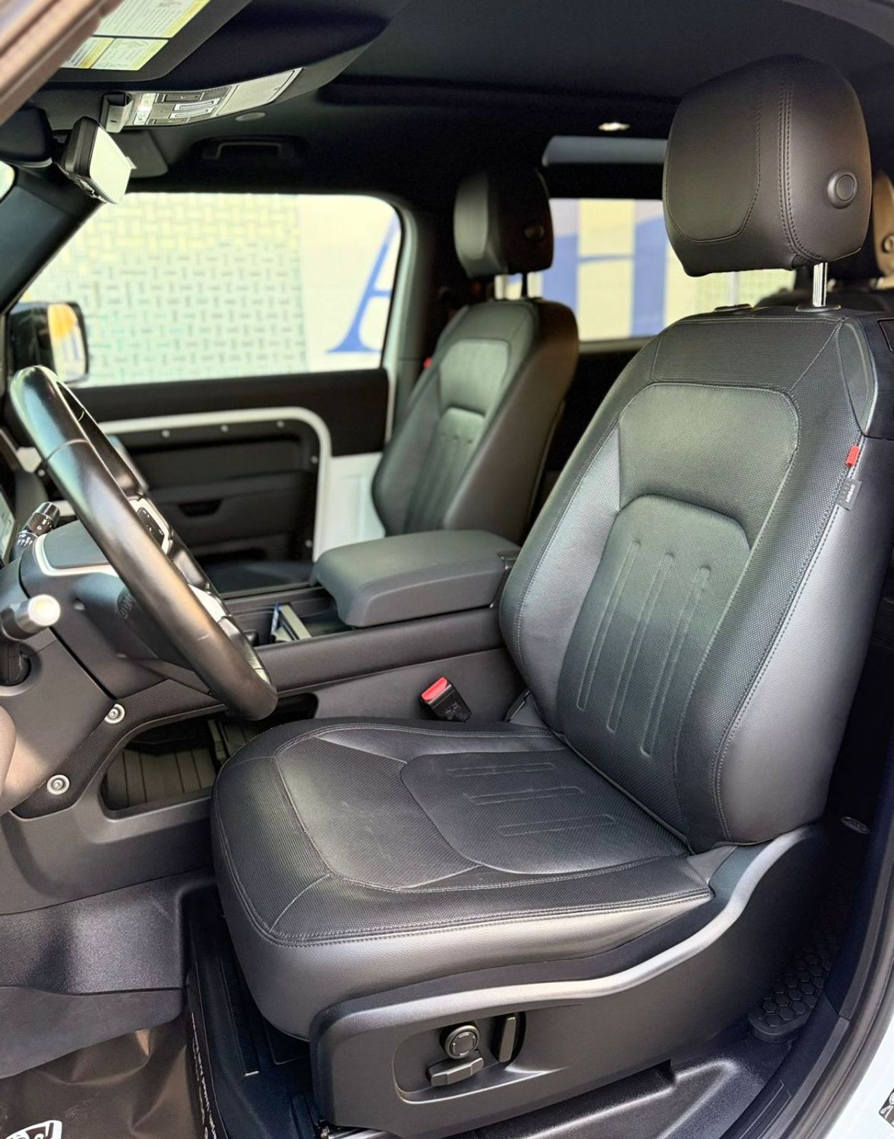 لاند روفر ديفندر P400 90 X-Dynamic HSE 3.0L (5 Seater)