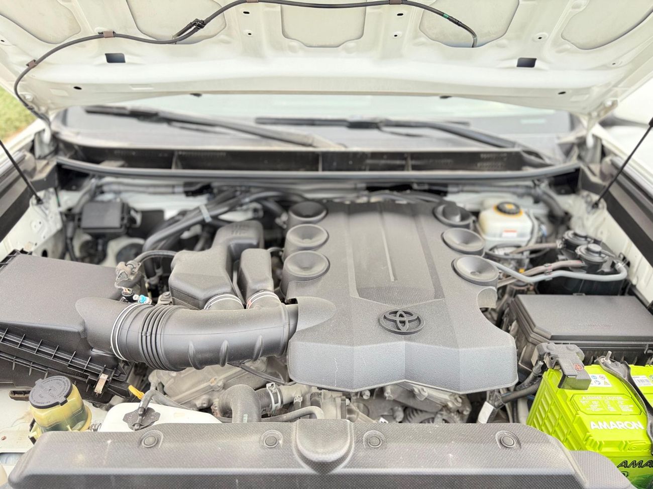 Toyota Prado Toyota Prado 2019 white 4x4 Gcc specs 6cylinders 4.0L Petro engine