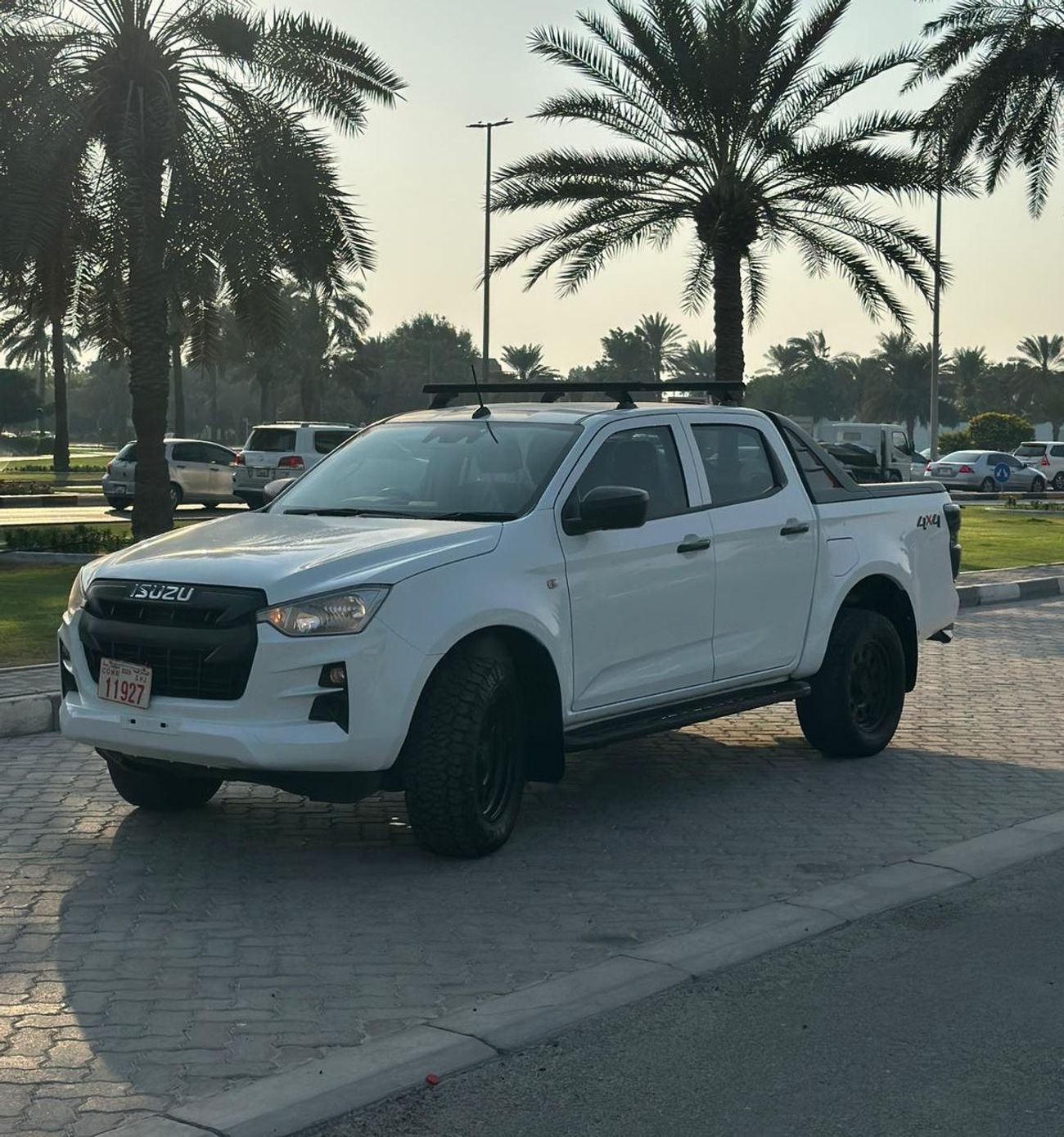 إيسوزو D ماكس diesel 3.0 liter ,right hand drive auto transmission only for export available