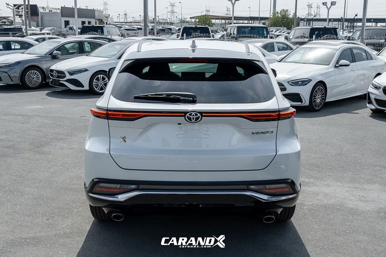 تويوتا فينزا 2.0L CVT 2WD Luxury Petrol 2025