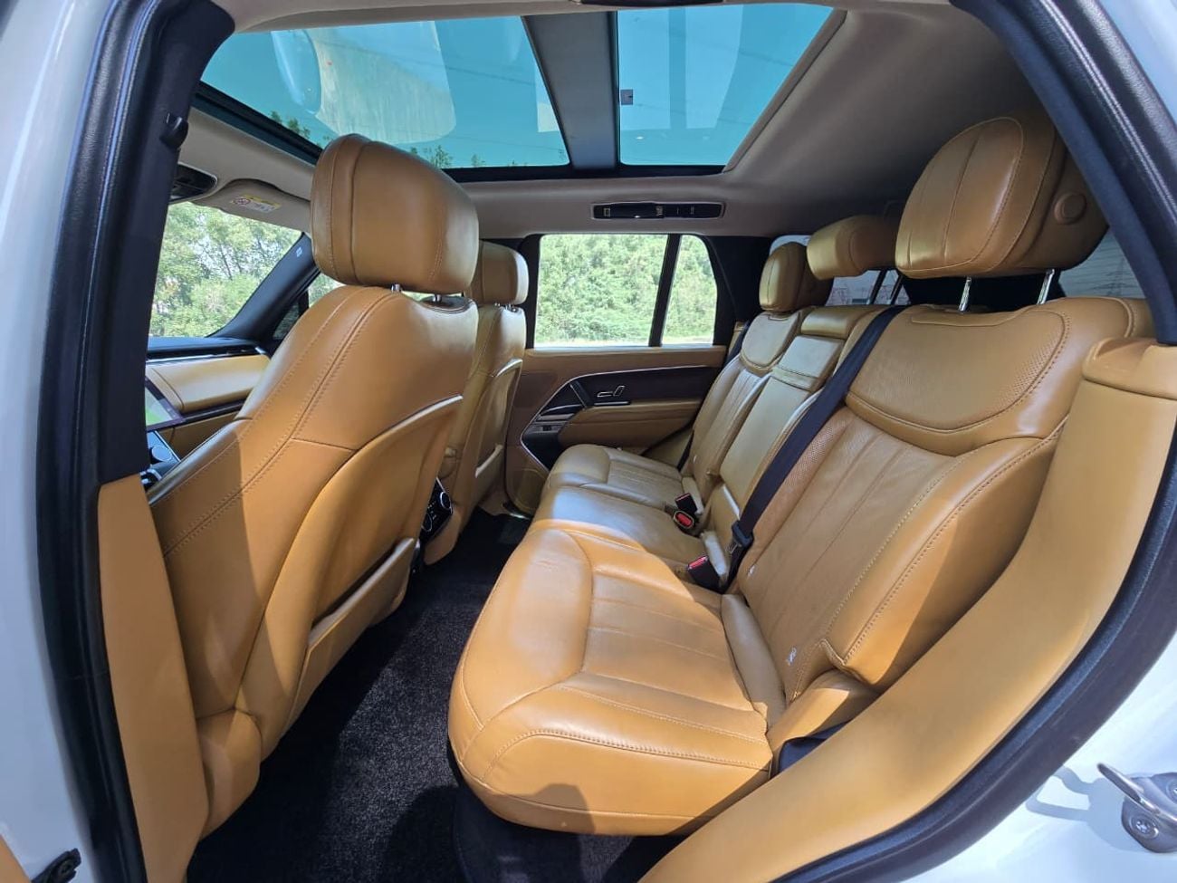 Land Rover Range Rover SE P400 3.0L RANGE ROVER SE 2023 GCC // FULL OPITION // PERFECT CONDITION // LOW MILEAGE