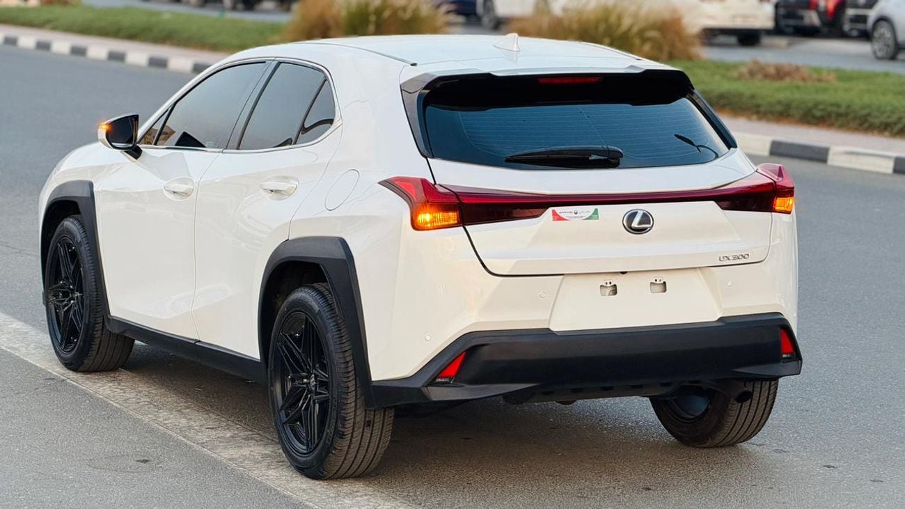 لكزس UX 200 PUSH START | LEATHER SEATS | AT | 2.0L PETROL | BACK CAMERA | ELECTRIC HEATED & POWER SEATS | 2023