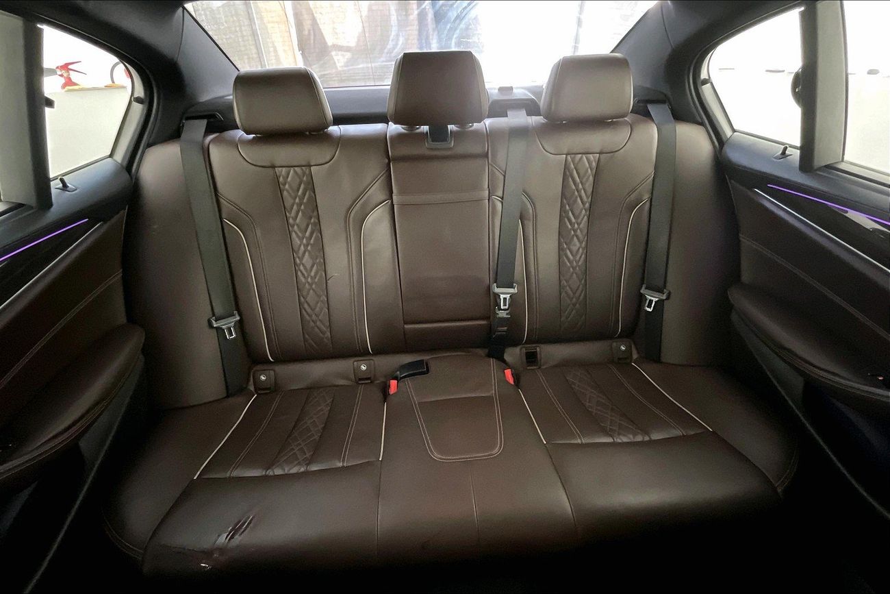 بي أم دبليو 530i Luxury + M Sport Package | شامل الضمان | 0 ﺪﻔﻋﺓ ﺃﻮﻟﻯ