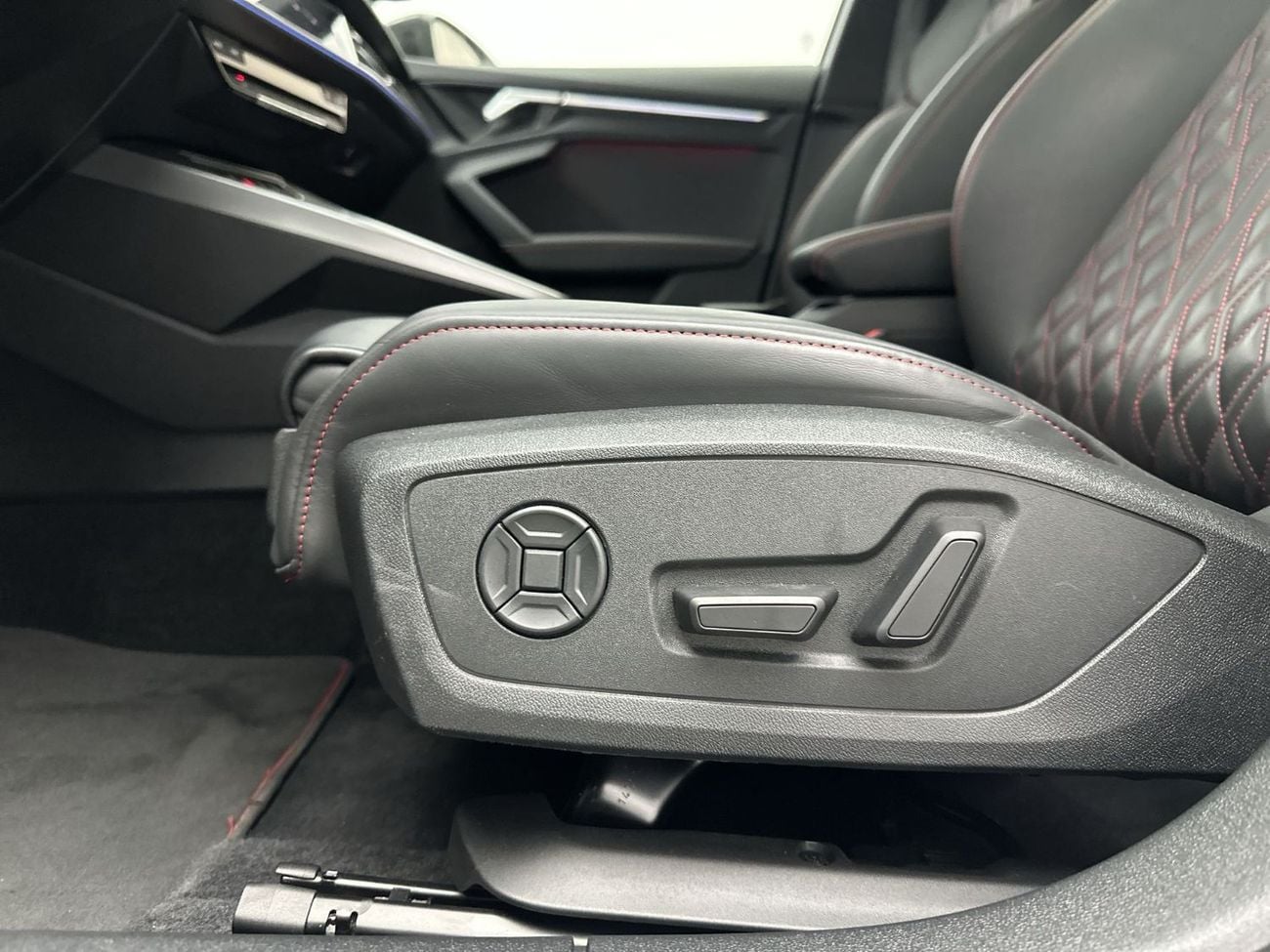 Audi S3 TFSI quattro 2.0L Sedan 290hp High (Ref# 03500)