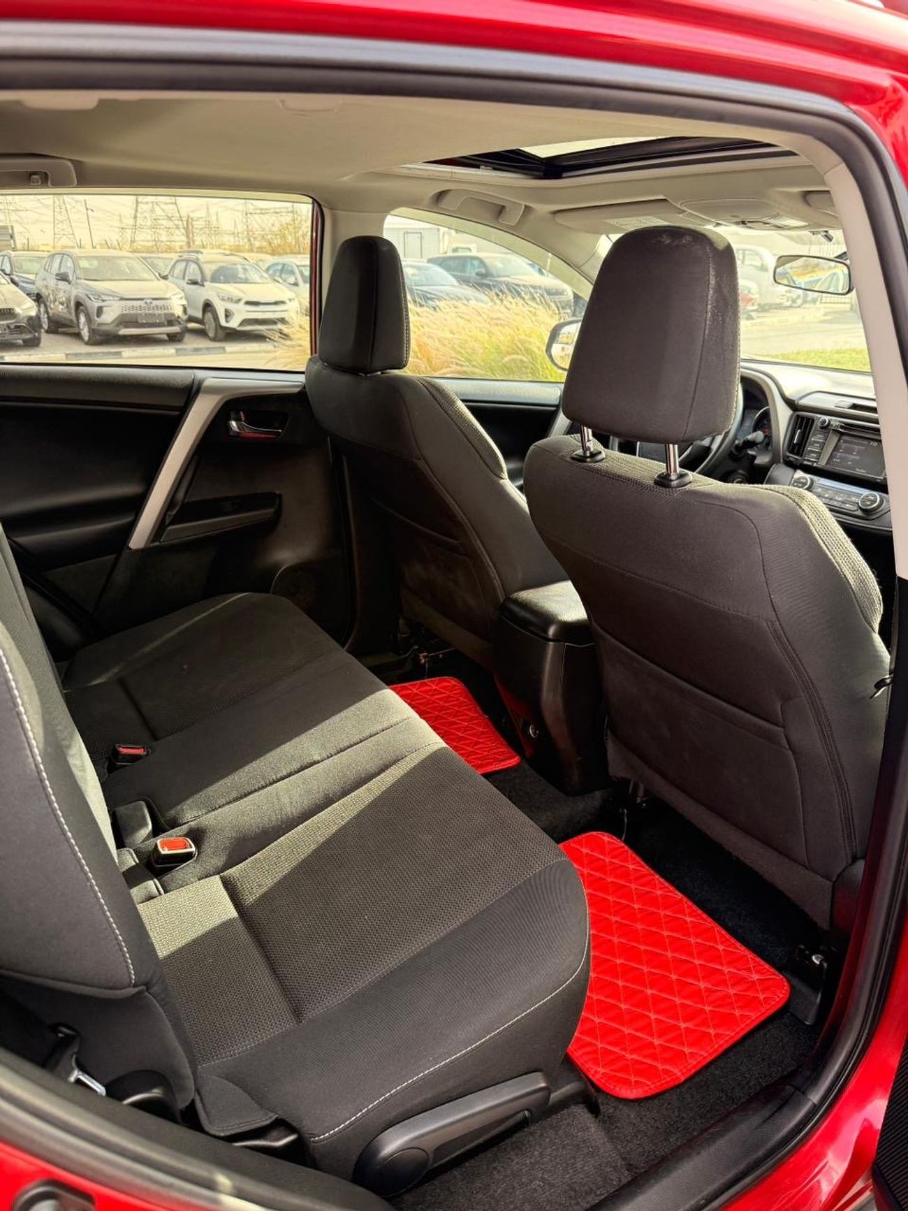 تويوتا راف ٤ XLE 2.5L AWD Full option sunroof, push start