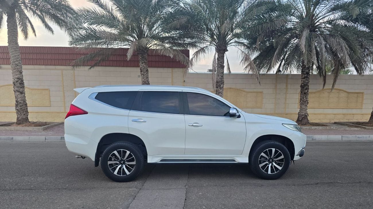 ميتسوبيشي مونتيرو سبورت GLS Premium 3.0L (7 Seater)