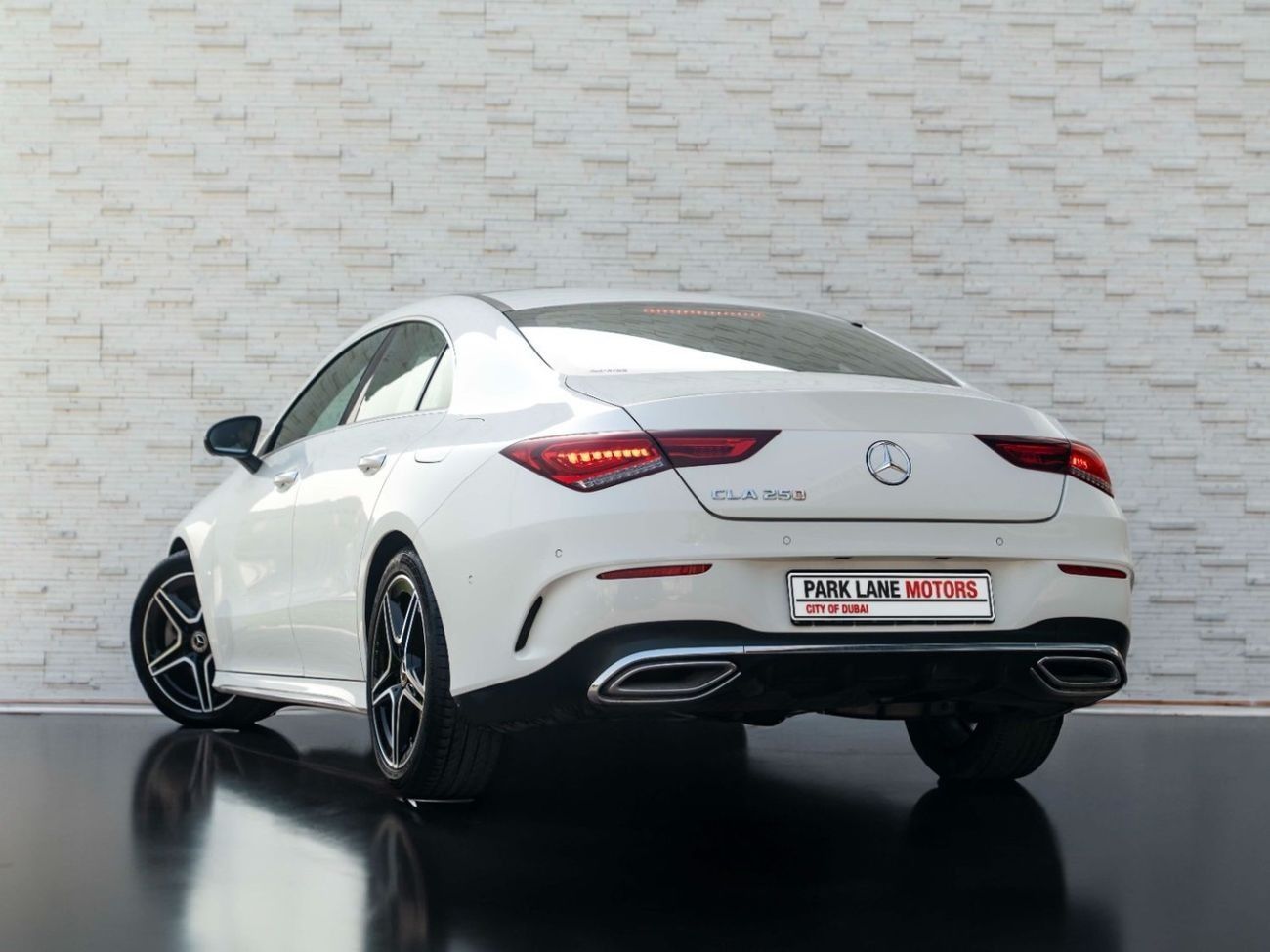 Mercedes-Benz CLA 250 Std 2.0L (221 HP)